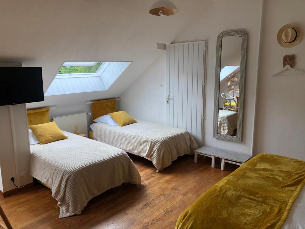 Grande Chambre Familiale Jaune Tout Bonnement Bien Putot-en-Auge Dış mekan fotoğraf