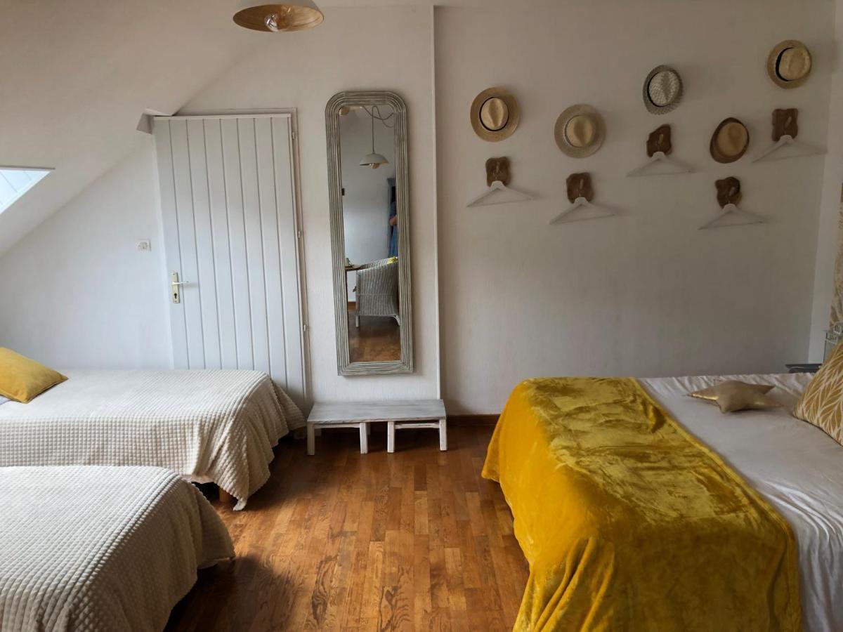 Grande Chambre Familiale Jaune Tout Bonnement Bien Putot-en-Auge Dış mekan fotoğraf