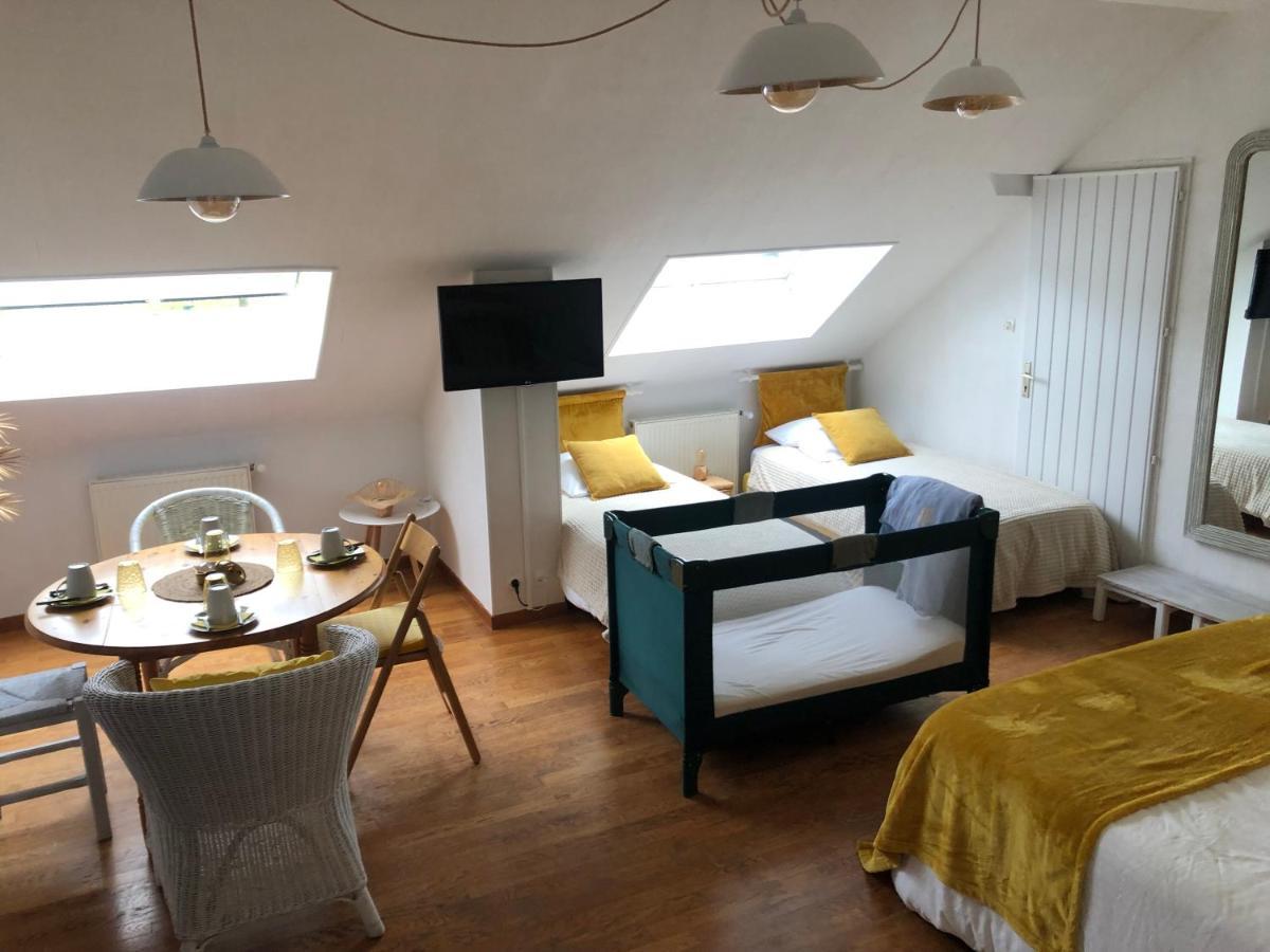 Grande Chambre Familiale Jaune Tout Bonnement Bien Putot-en-Auge Dış mekan fotoğraf