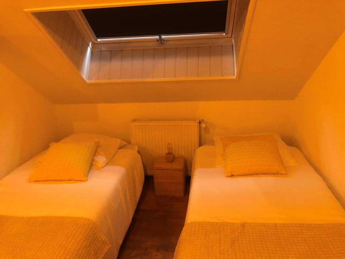 Grande Chambre Familiale Jaune Tout Bonnement Bien Putot-en-Auge Dış mekan fotoğraf